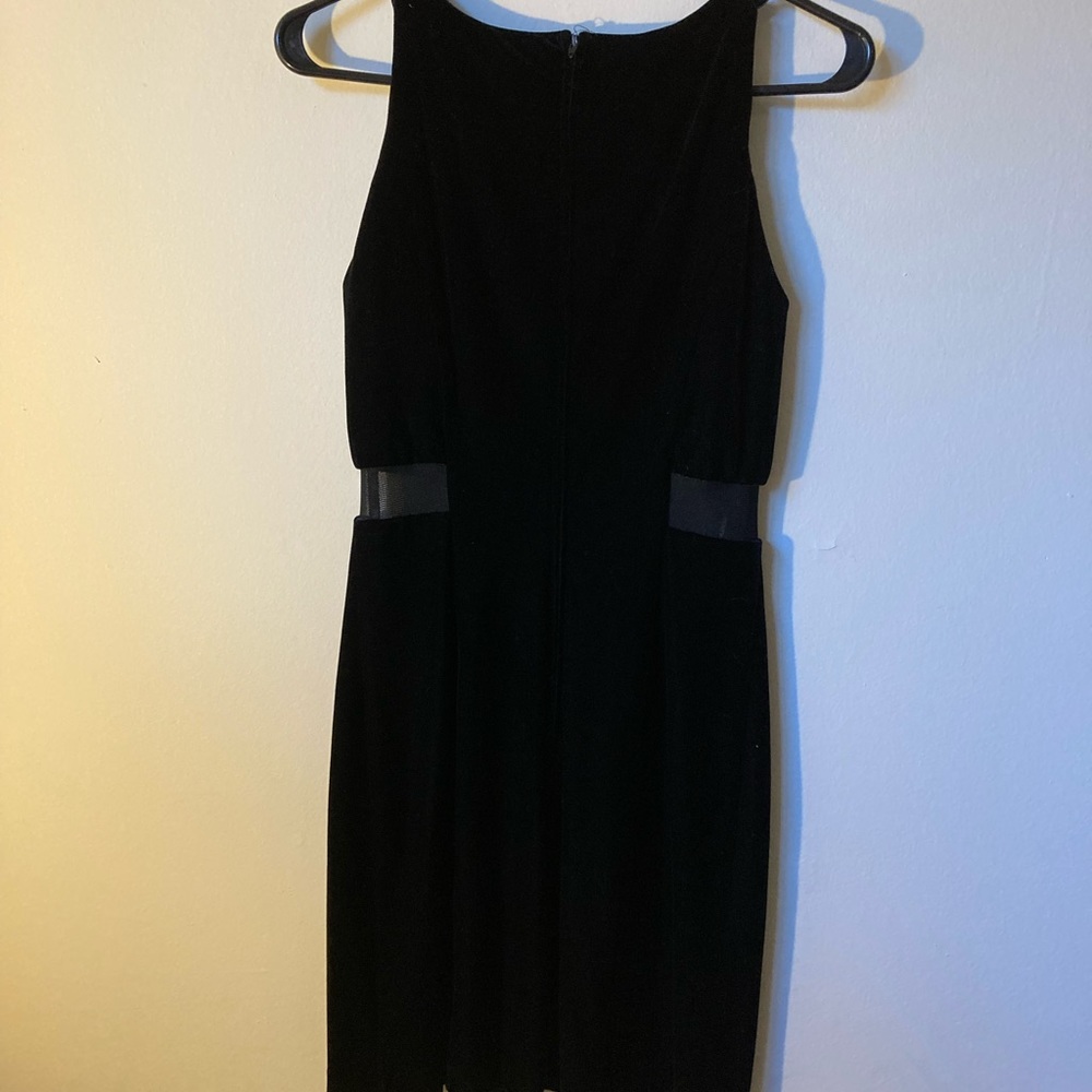 Elegant Black Velvet Dress - Picture 9 of 9